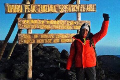 Alumna de Administración asciende el Monte Kilimanjaro