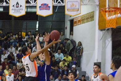 Leones de Basquetbol arrasan de nuevo contra la UV