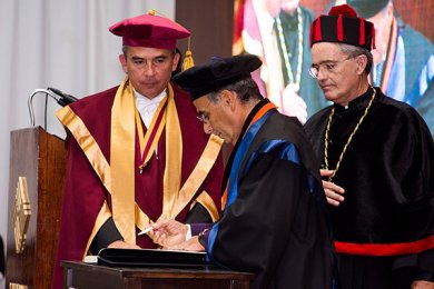 La UAX otorga el primer Doctorado Honoris Causa al Excmo. Sr. Alfredo Chedraui Obeso