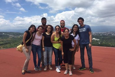 Visitan alumnos de Arquitectura edificación de Torre JV