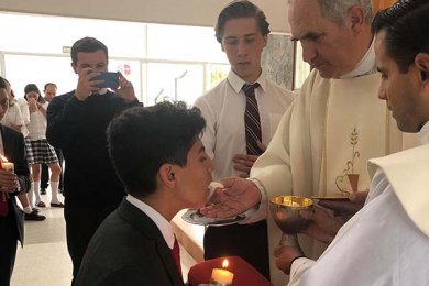 Recibieron la Primera Comunión cinco alumnos de Bachillerato