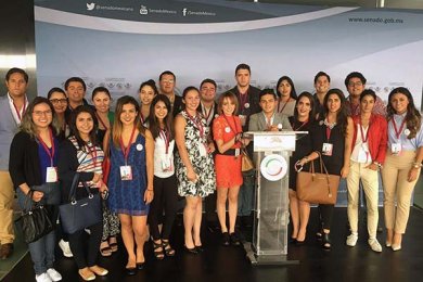Grupo Vértice visita Senado de la República y Teletón