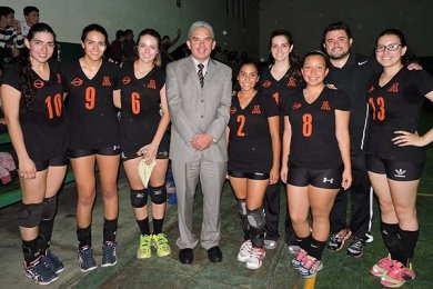 Selección femenil de voleibol gana la Liga Municipal 2015