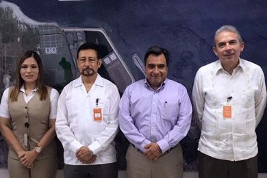 El Dr. Luis Linares Romero visita la APIVER