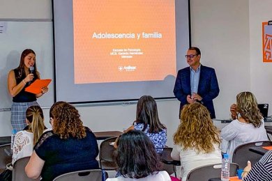 Conferencia Adolescencia y Familia