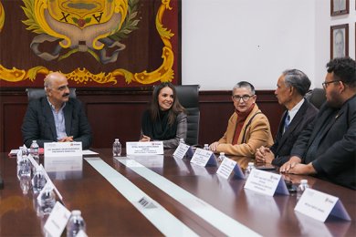 Presidente Municipal Reconoce a Alumnos y Maestros por Servicio Profesional