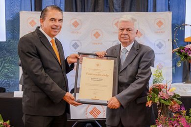 Homenaje al Dr. Leonardo Verduzco Rodríguez en el Marco del Día del Médico