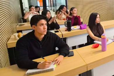 Conociendo a Quienes Acompañan Nuestro Camino Profesional