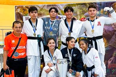 Los Equipos de Taekwondo y Voleibol de Sala Subieron al Podio de Ganadores