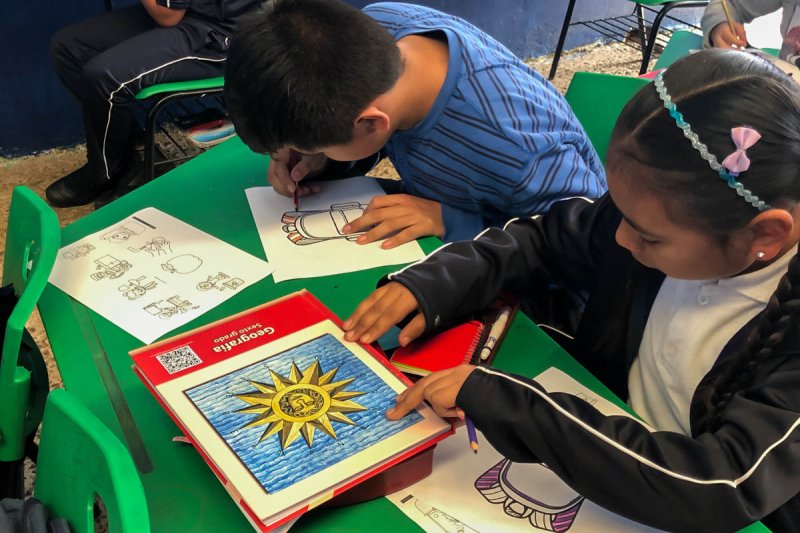 Grupo Soñar Despierto de Visita en la Escuela las Maravillas 4 / 7 - Grupo Soñar Despierto de Visita en la Escuela las Maravillas