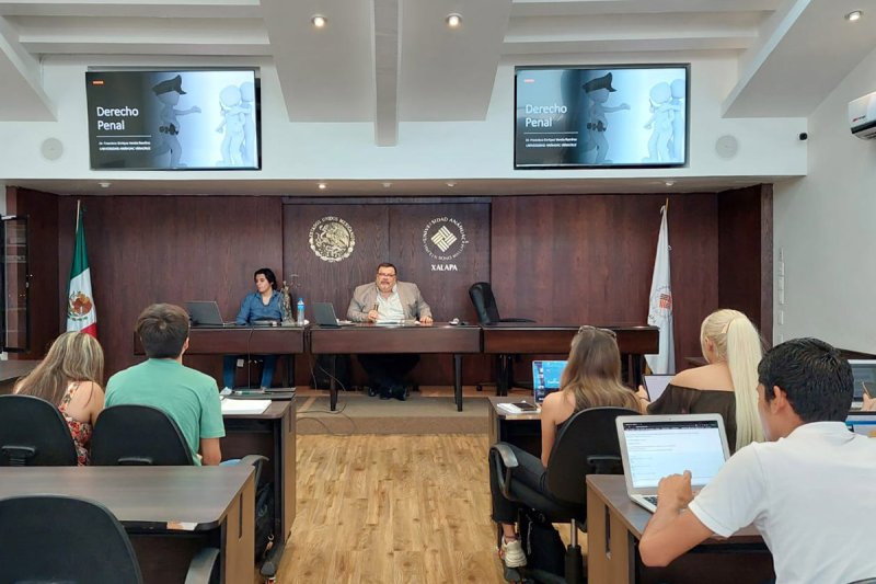 Ver en pantalla completa 1 / 1 - Primera Clase Espejo Internacional en la Licenciatura en Derecho