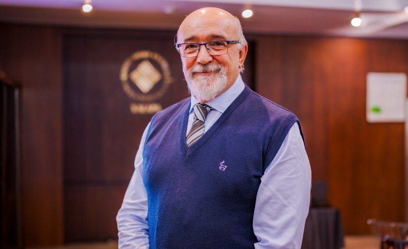 Ver en pantalla completa 1 / 1 - Entrevista al Dr. Pedro Pablo Gutiérrez González