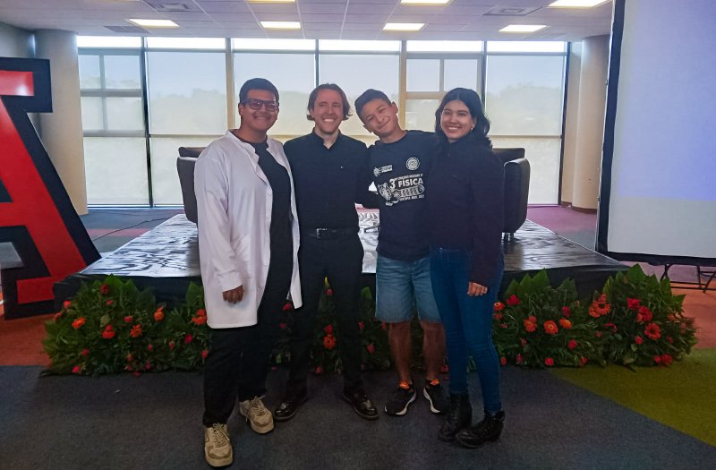 Ver en pantalla completa 1 / 1 - Ingenieros y Científicos