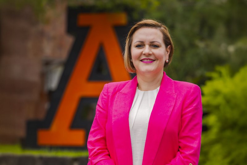 Ver en pantalla completa 1 / 1 - Entrevista a la Dra. Victoria Eugenia Bolado García