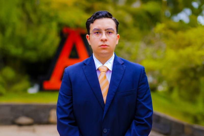 1 / 1 - Alumno es Nombrado Embajador Estudiantil ante el Colegio Nacional de Actuarios