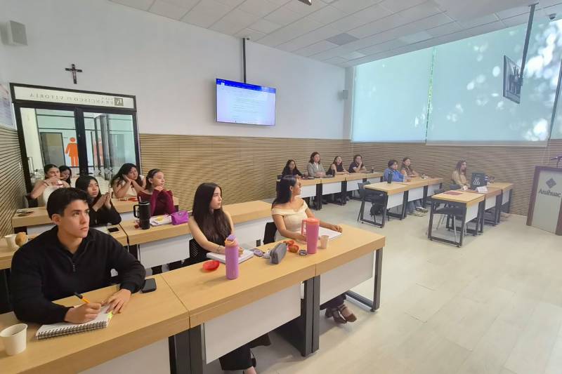 1 / 1 - Conociendo a Quienes Acompañan Nuestro Camino Profesional