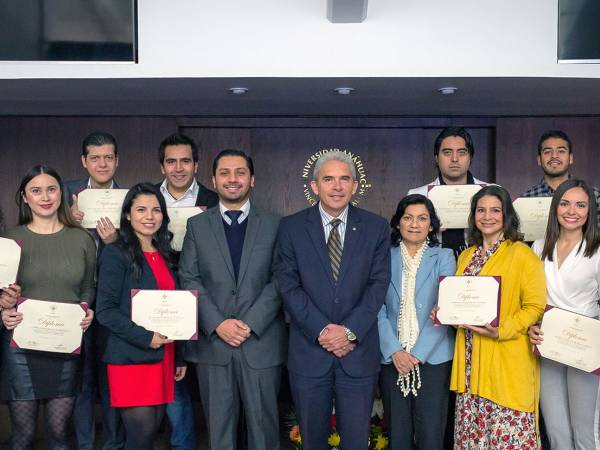 Alumnos de Extensión avanzan en su camino hacia el Master