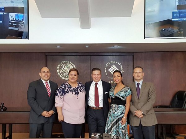 Alumnos de Derecho presentan Trabajos de Investigación