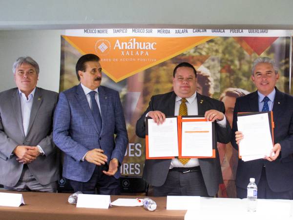 Empresarios participan en firma de Convenio y Conferencia Magna