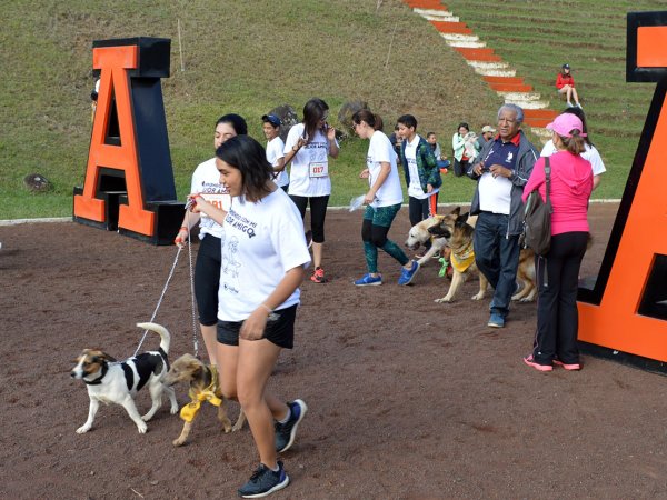 Corriendo con mi Mejor Amigo: Una Carrera con Causa