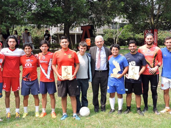 Finanzas y Contaduría triunfa en el Torneo Interno de Fútbol 5
