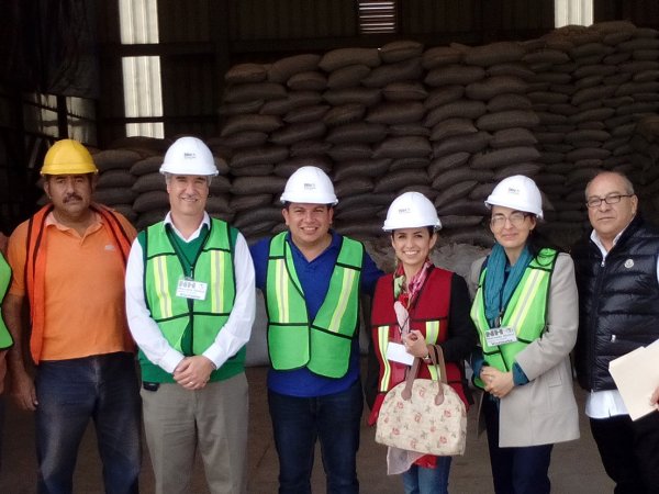 Autoridades de Negocios Internacionales visitan NH Mercado Global