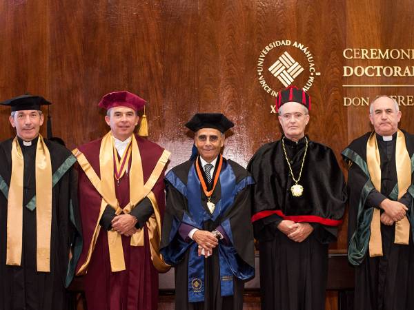 La UAX otorga el primer Doctorado Honoris Causa al Excmo. Sr. Alfredo Chedraui Obeso