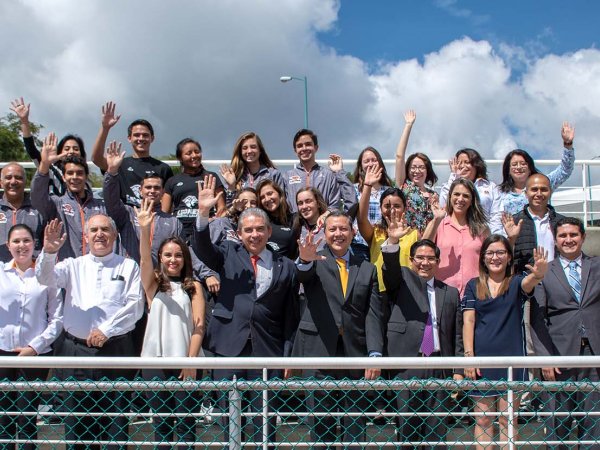 Develación de placa de agradecimiento al Sorteo Anáhuac