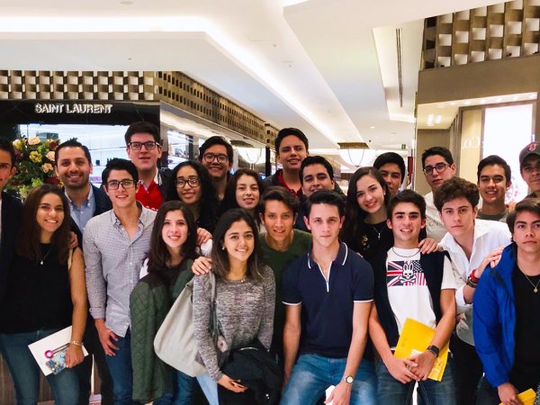 Alumnos del área de Negocios y Administración llevaron a cabo visita académica a El Palacio de