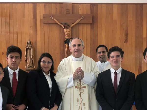 Recibieron la Primera Comunión cinco alumnos de Bachillerato