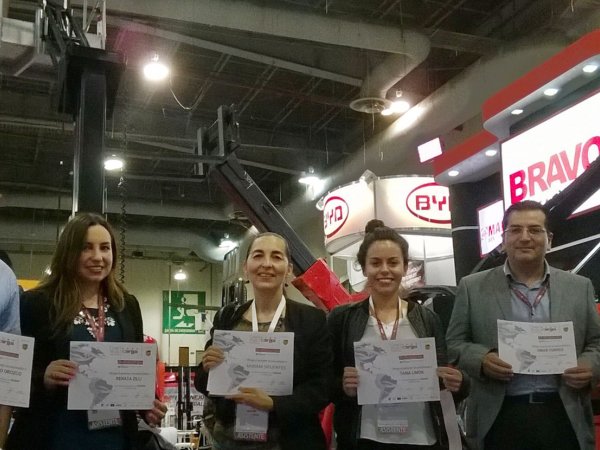 Alumnos de Negocios Internacionales asisten al Cargo Week America 2016