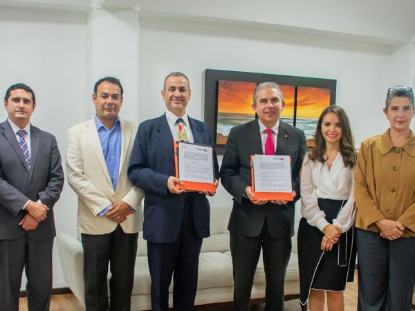 La Escuela de Comunicación firma convenio con Productora Internacional