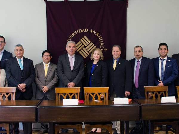 La Escuela de Medicina de la UAX firma convenio sin precedentes en el país con la Universidad de
