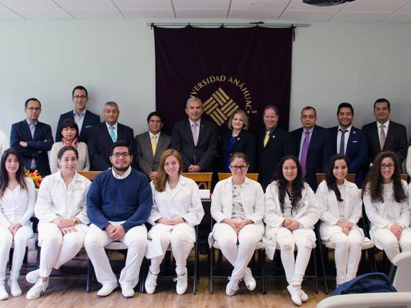 La Escuela de Medicina de la UAX firma convenio sin precedentes en el país con la Universidad de