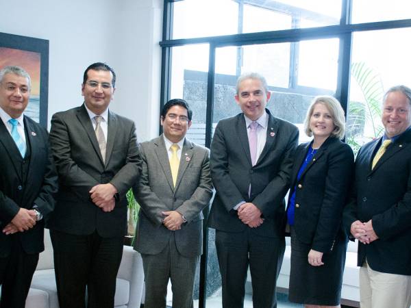 La Escuela de Medicina de la UAX firma convenio sin precedentes en el país con la Universidad de