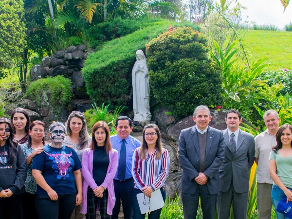 El Rosario, perfecto instrumento para comunicarnos con la Virgen María
