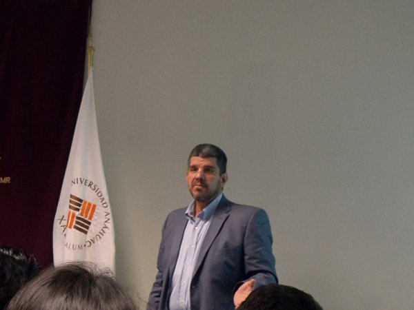 Gerente general de Invivienda imparte conferencia magistral