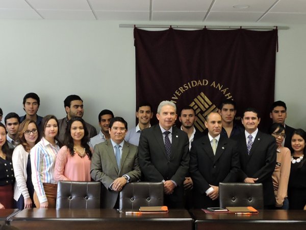 Firman convenio la Anáhuac y el Colegio de Contadores